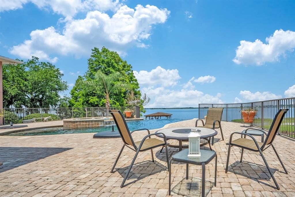 For Sale: $3,000,000 (5 beds, 4 baths, 7208 Square Feet)