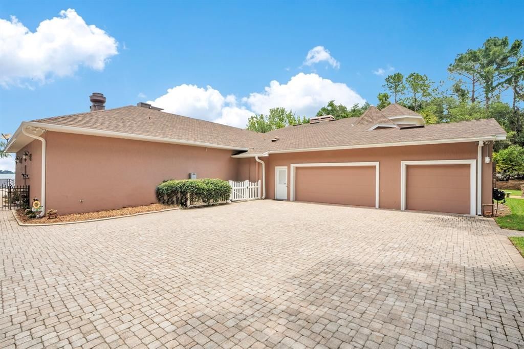 For Sale: $3,000,000 (5 beds, 4 baths, 7208 Square Feet)