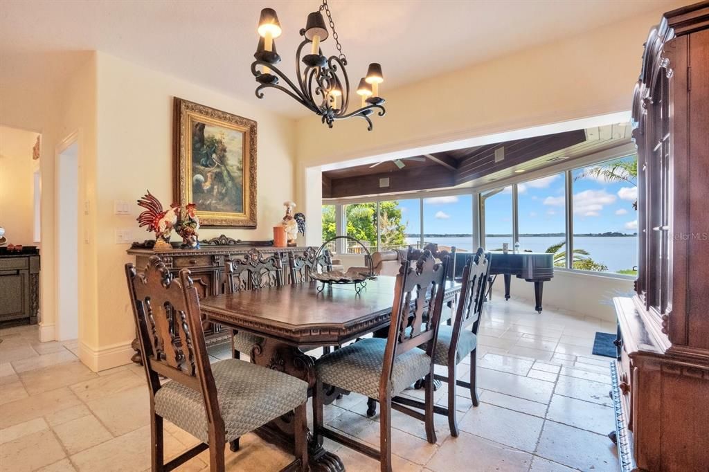 For Sale: $3,000,000 (5 beds, 4 baths, 7208 Square Feet)