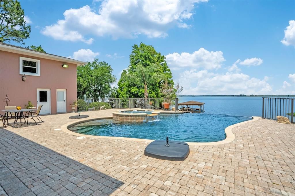 For Sale: $3,000,000 (5 beds, 4 baths, 7208 Square Feet)