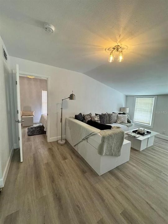 For Rent: $1,300 (2 beds, 1 baths, 800 Square Feet)