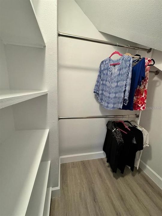For Rent: $1,300 (2 beds, 1 baths, 800 Square Feet)