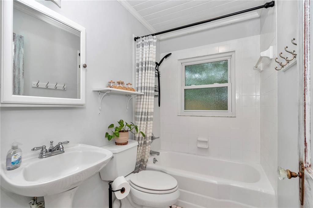 For Sale: $319,000 (4 beds, 2 baths, 1875 Square Feet)