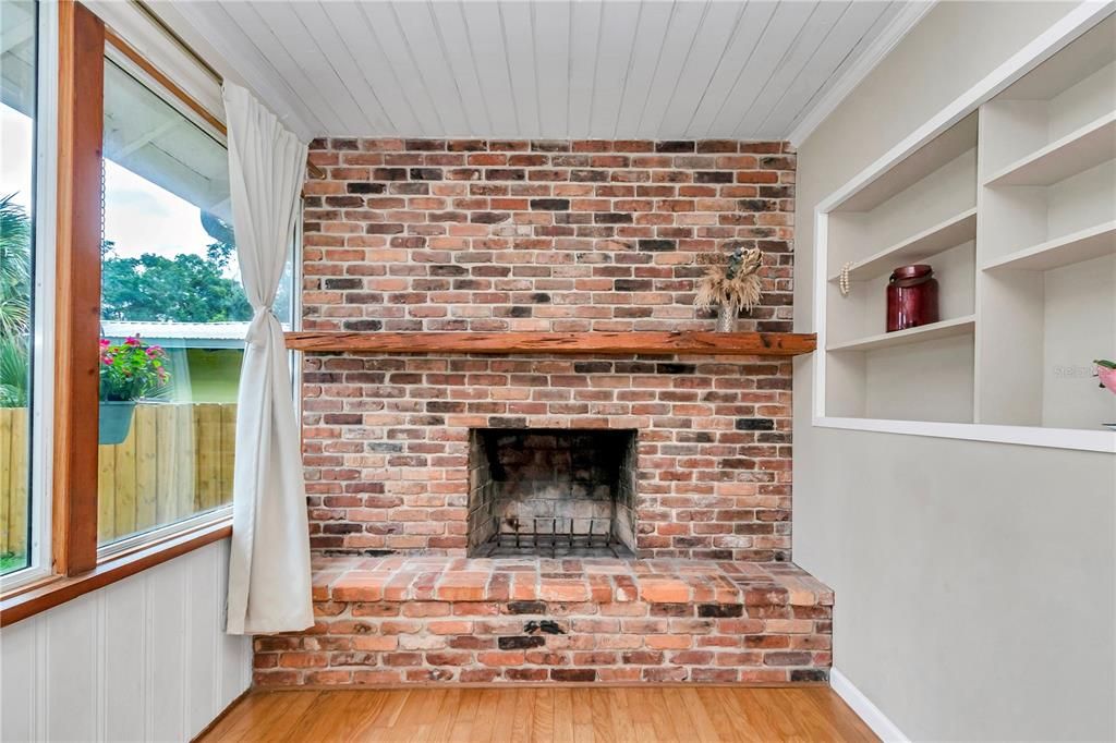 For Sale: $319,000 (4 beds, 2 baths, 1875 Square Feet)