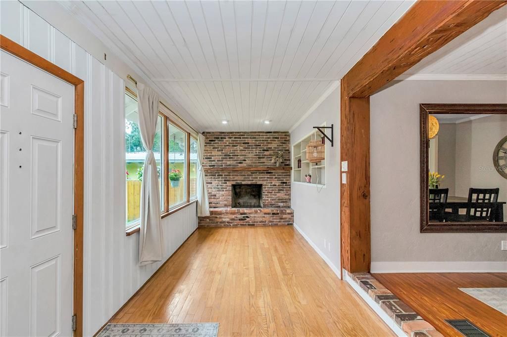For Sale: $319,000 (4 beds, 2 baths, 1875 Square Feet)