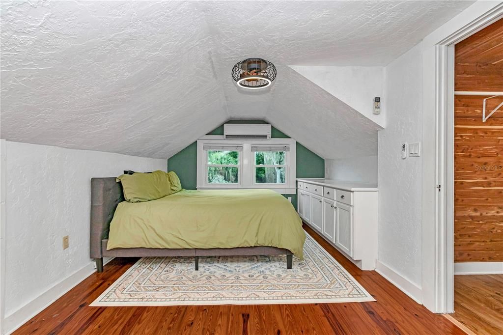 For Sale: $319,000 (4 beds, 2 baths, 1875 Square Feet)