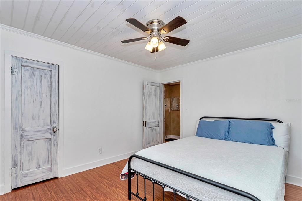 For Sale: $319,000 (4 beds, 2 baths, 1875 Square Feet)