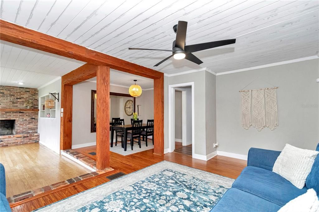 For Sale: $319,000 (4 beds, 2 baths, 1875 Square Feet)
