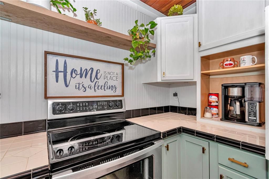 For Sale: $319,000 (4 beds, 2 baths, 1875 Square Feet)