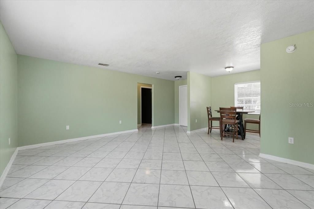 Active With Contract: $225,000 (3 beds, 2 baths, 1018 Square Feet)
