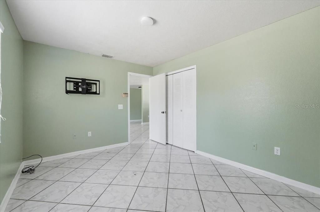 Active With Contract: $225,000 (3 beds, 2 baths, 1018 Square Feet)