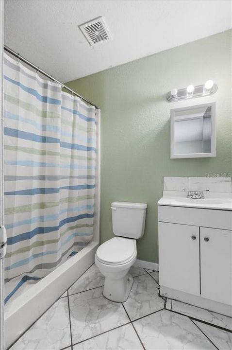 Active With Contract: $225,000 (3 beds, 2 baths, 1018 Square Feet)