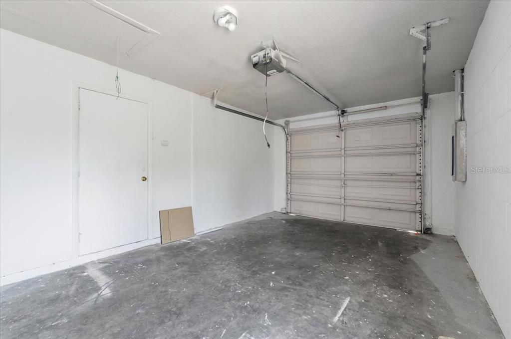 Active With Contract: $225,000 (3 beds, 2 baths, 1018 Square Feet)