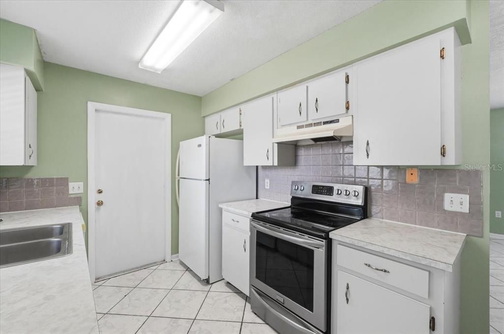 Active With Contract: $225,000 (3 beds, 2 baths, 1018 Square Feet)