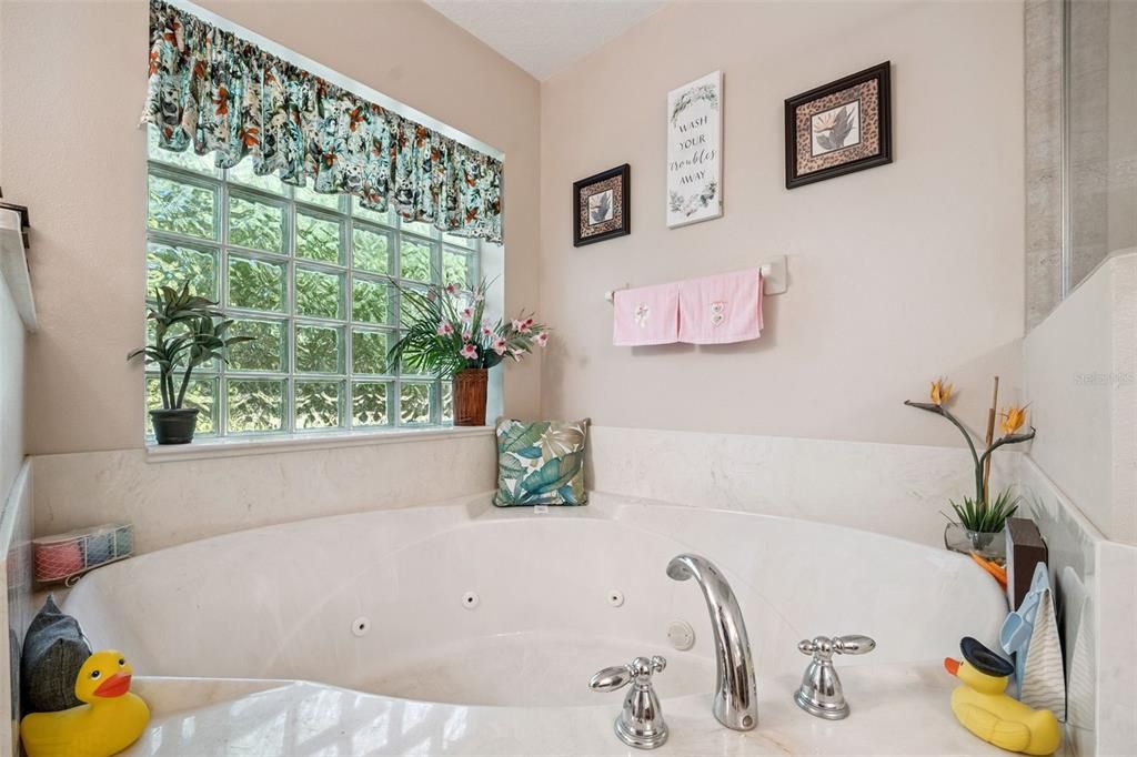 For Sale: $419,000 (4 beds, 3 baths, 2356 Square Feet)