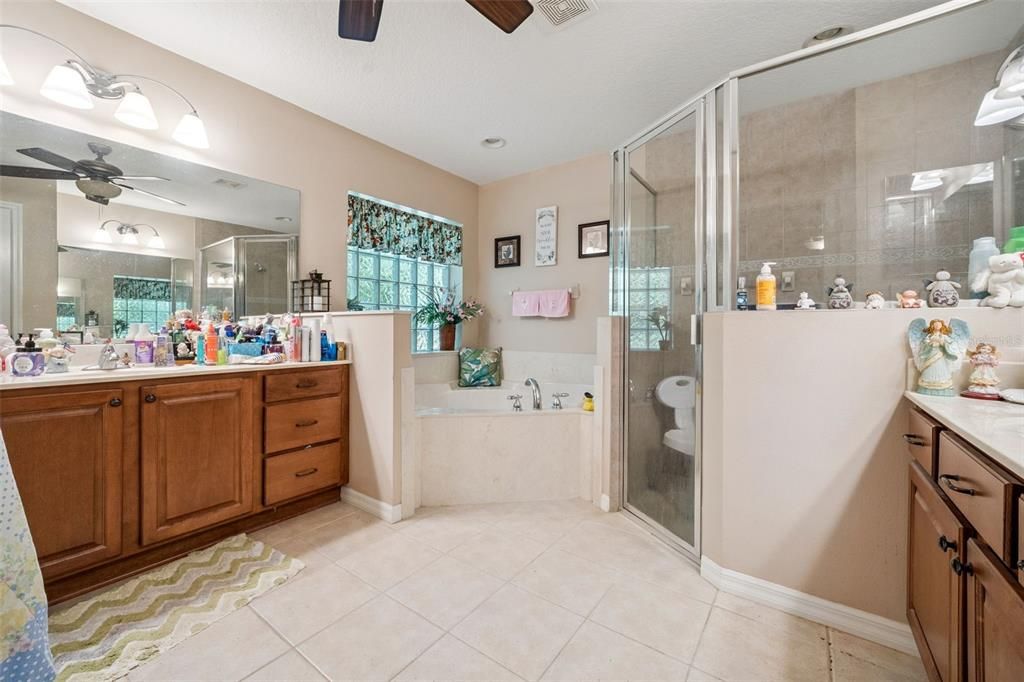 For Sale: $419,000 (4 beds, 3 baths, 2356 Square Feet)