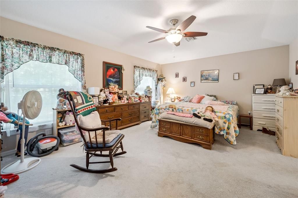For Sale: $419,000 (4 beds, 3 baths, 2356 Square Feet)