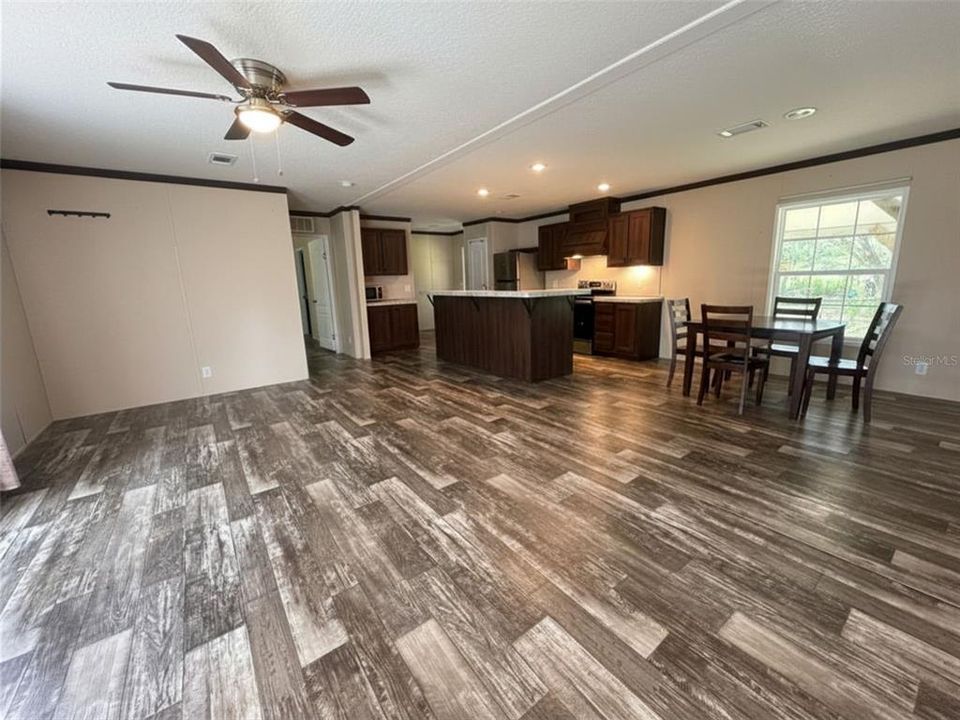 For Sale: $365,000 (3 beds, 2 baths, 1344 Square Feet)