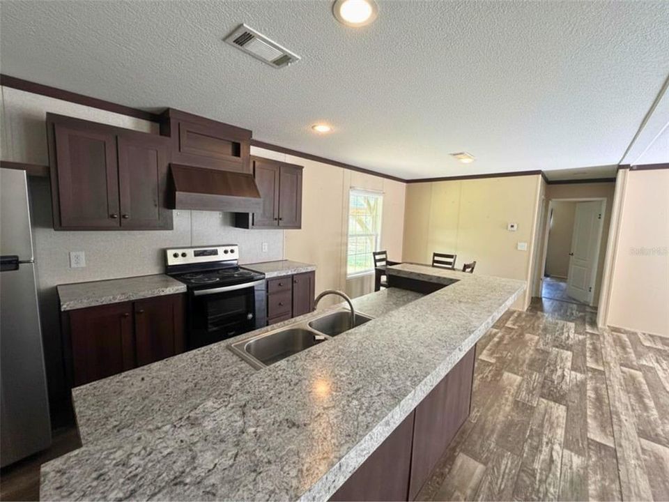 For Sale: $365,000 (3 beds, 2 baths, 1344 Square Feet)