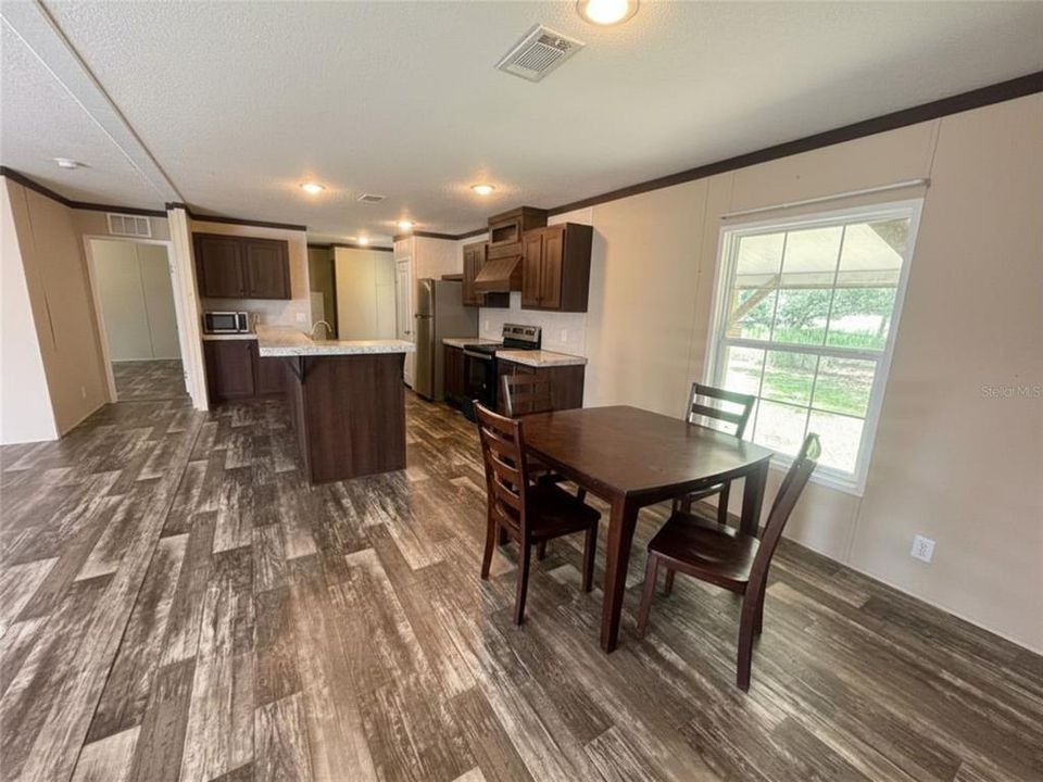 For Sale: $365,000 (3 beds, 2 baths, 1344 Square Feet)