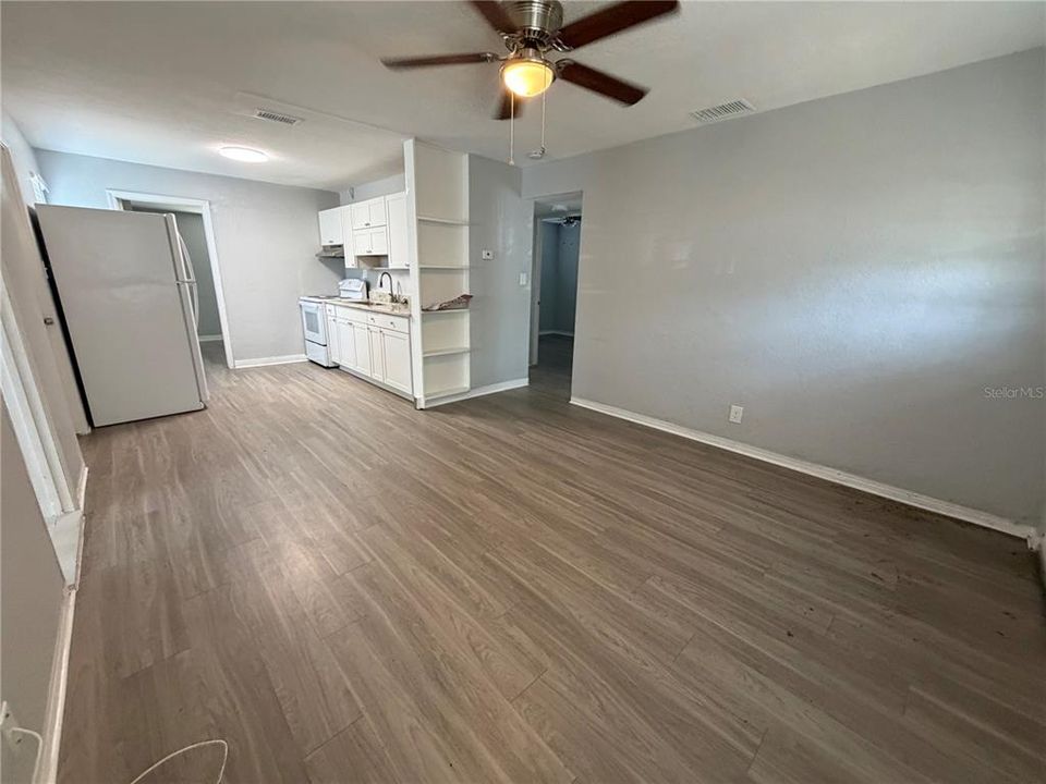 В аренду: $1,995 (4 спален, 1 ванн, 1042 Квадратных фут)