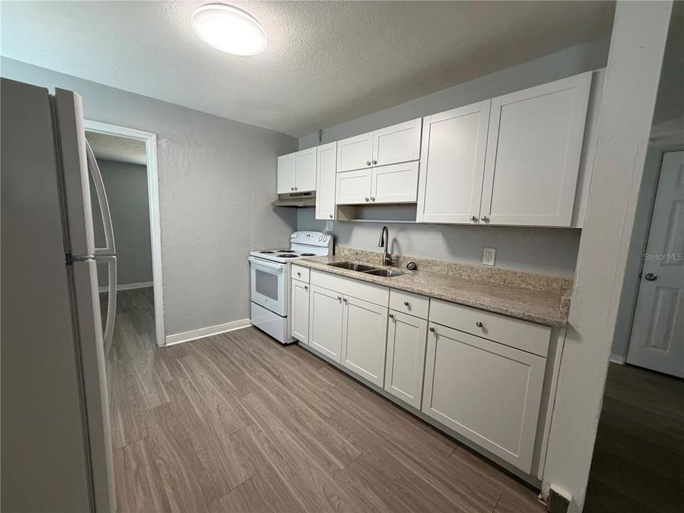 В аренду: $1,995 (4 спален, 1 ванн, 1042 Квадратных фут)