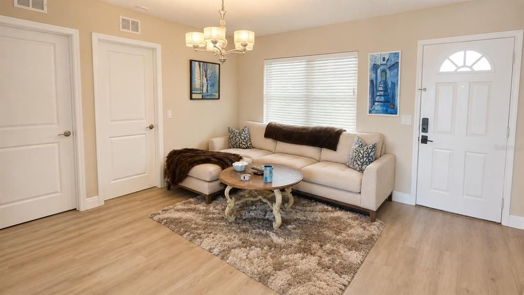For Sale: $1,279,000 (2 beds, 2 baths, 1107 Square Feet)