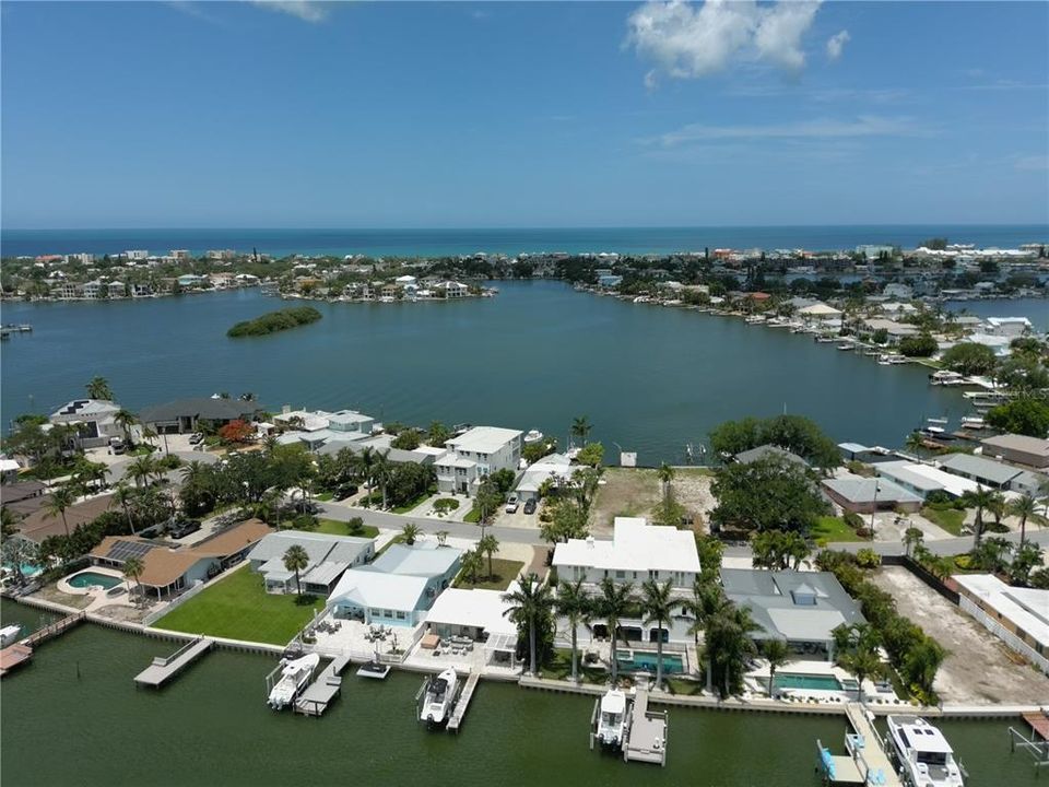 For Sale: $1,279,000 (2 beds, 2 baths, 1107 Square Feet)