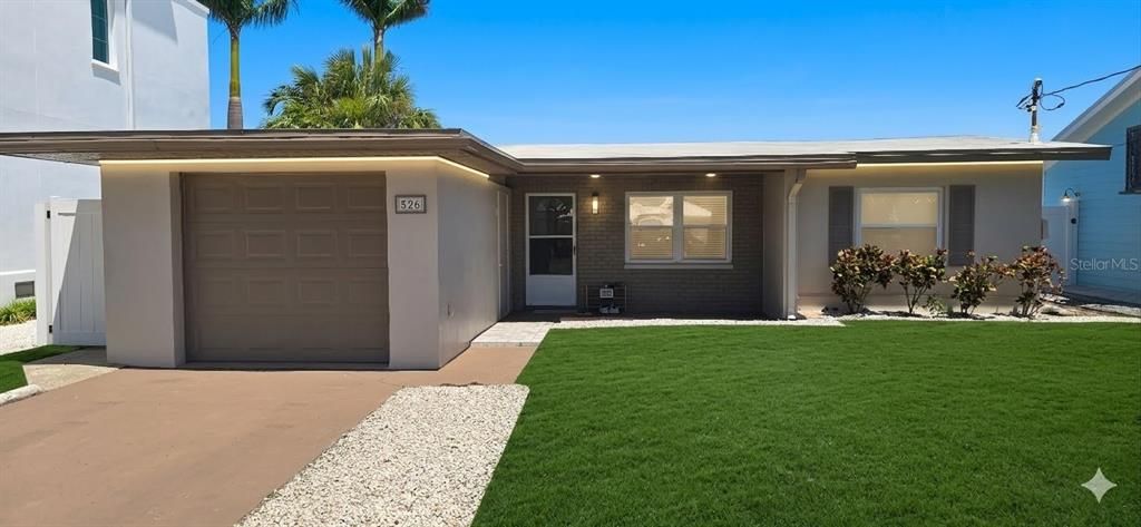For Sale: $1,279,000 (2 beds, 2 baths, 1107 Square Feet)