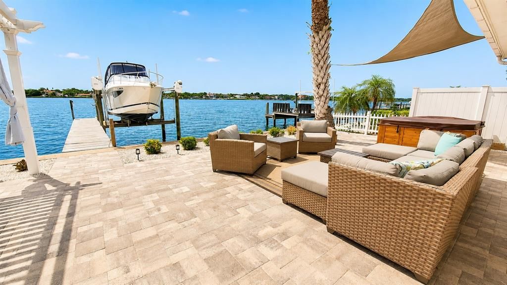 For Sale: $1,279,000 (2 beds, 2 baths, 1107 Square Feet)