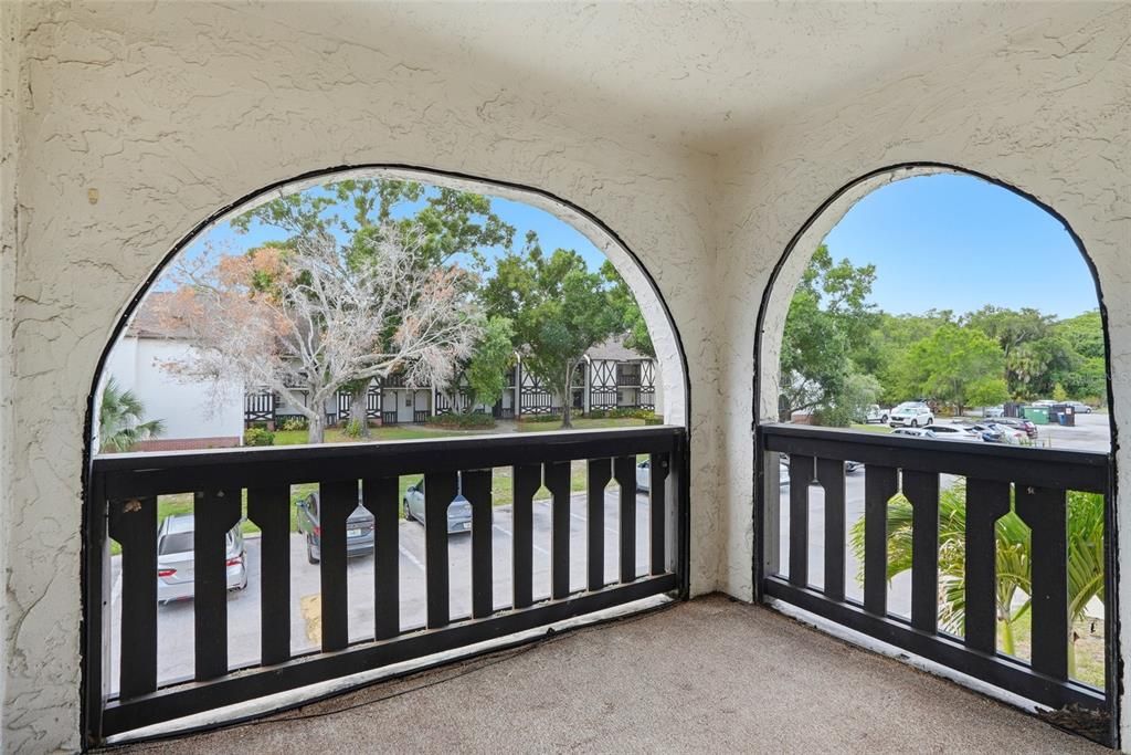 For Sale: $120,000 (1 beds, 1 baths, 710 Square Feet)