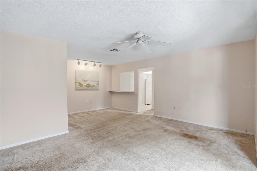 For Sale: $120,000 (1 beds, 1 baths, 710 Square Feet)