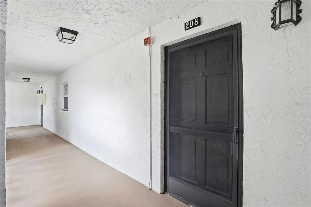 For Sale: $120,000 (1 beds, 1 baths, 710 Square Feet)