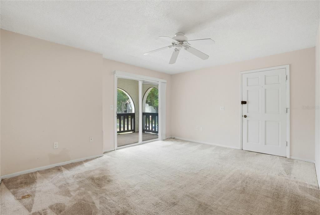 For Sale: $120,000 (1 beds, 1 baths, 710 Square Feet)