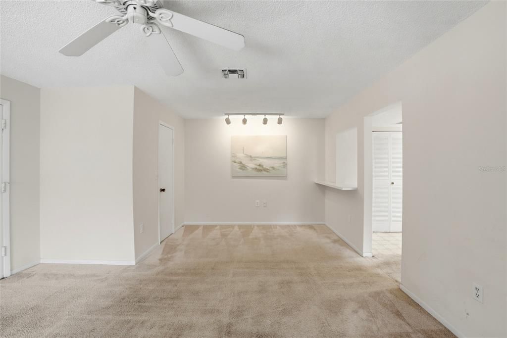 For Sale: $120,000 (1 beds, 1 baths, 710 Square Feet)