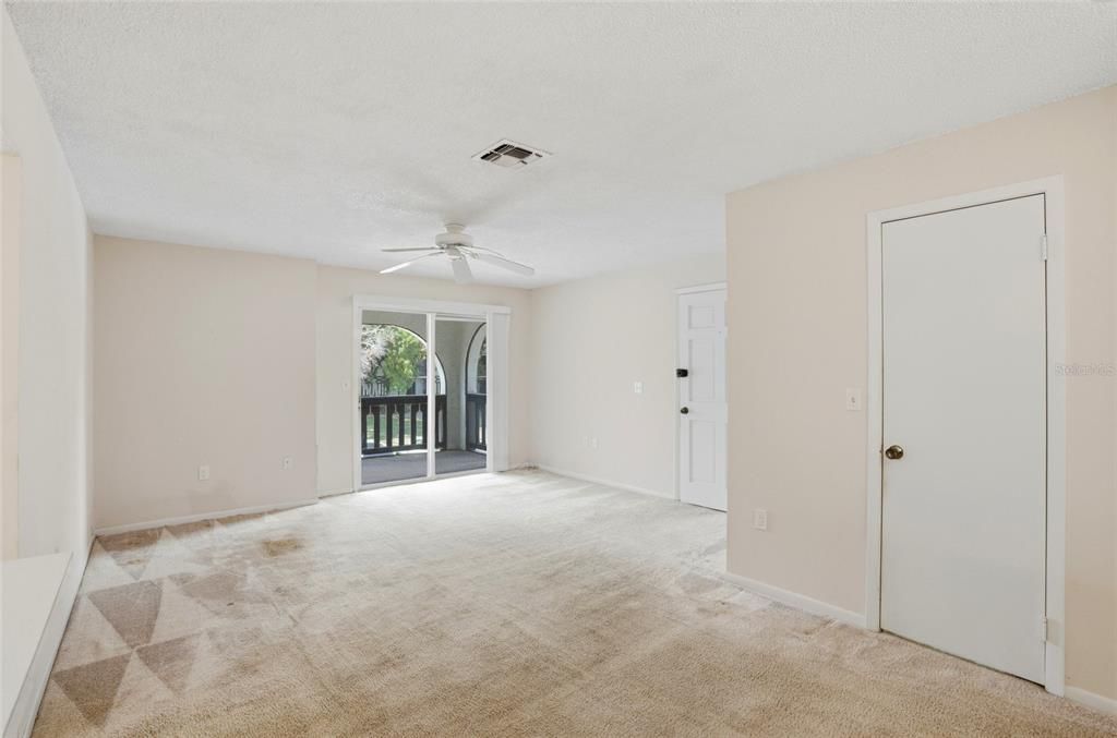 For Sale: $120,000 (1 beds, 1 baths, 710 Square Feet)