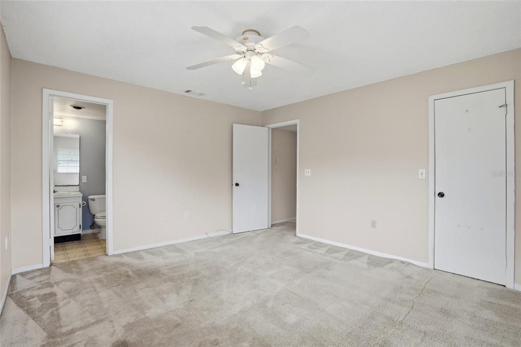 For Sale: $120,000 (1 beds, 1 baths, 710 Square Feet)