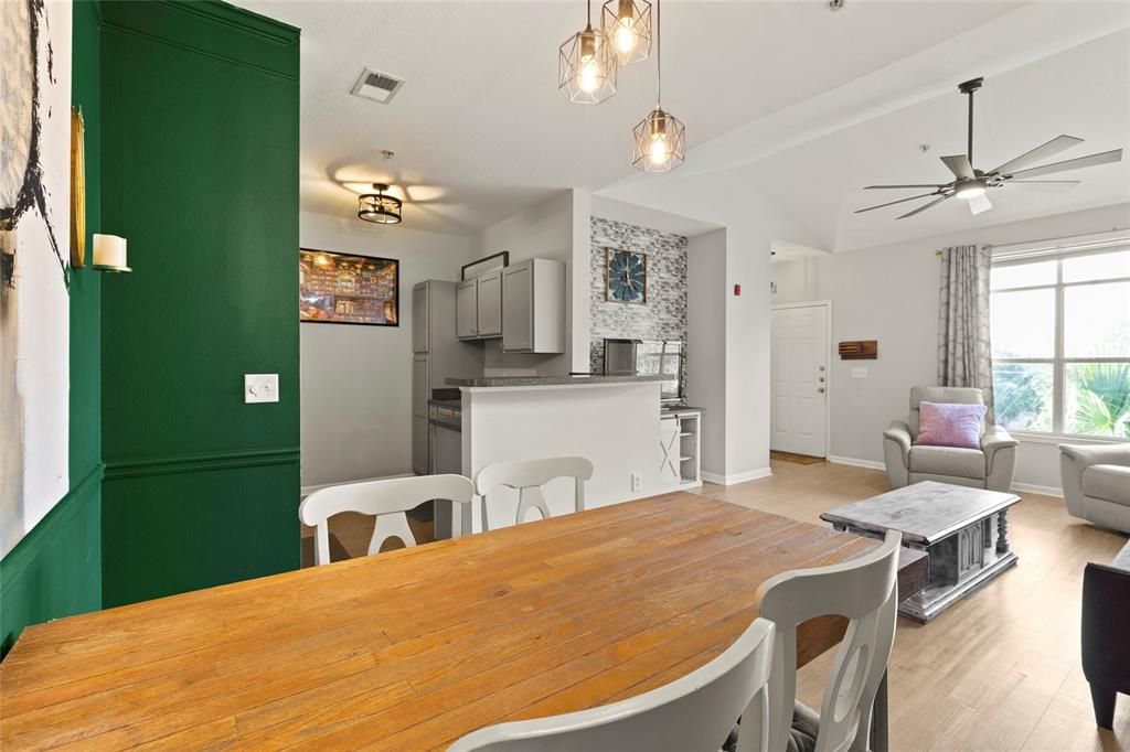 En Venta: $224,000 (2 camas, 2 baños, 1048 Pies cuadrados)