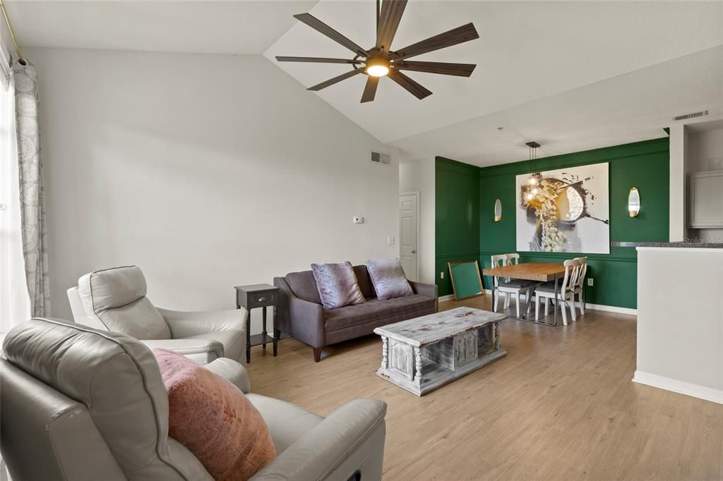 En Venta: $224,000 (2 camas, 2 baños, 1048 Pies cuadrados)