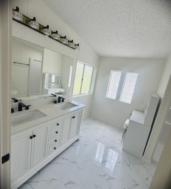 En Venta: $239,900 (3 camas, 2 baños, 1400 Pies cuadrados)