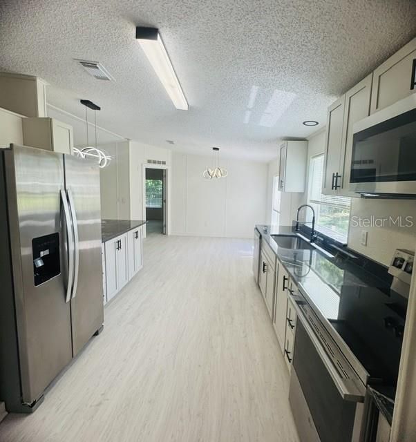 En Venta: $239,900 (3 camas, 2 baños, 1400 Pies cuadrados)