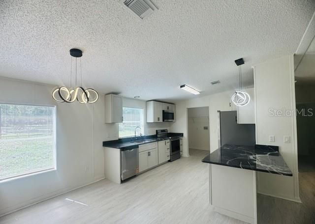 En Venta: $239,900 (3 camas, 2 baños, 1400 Pies cuadrados)