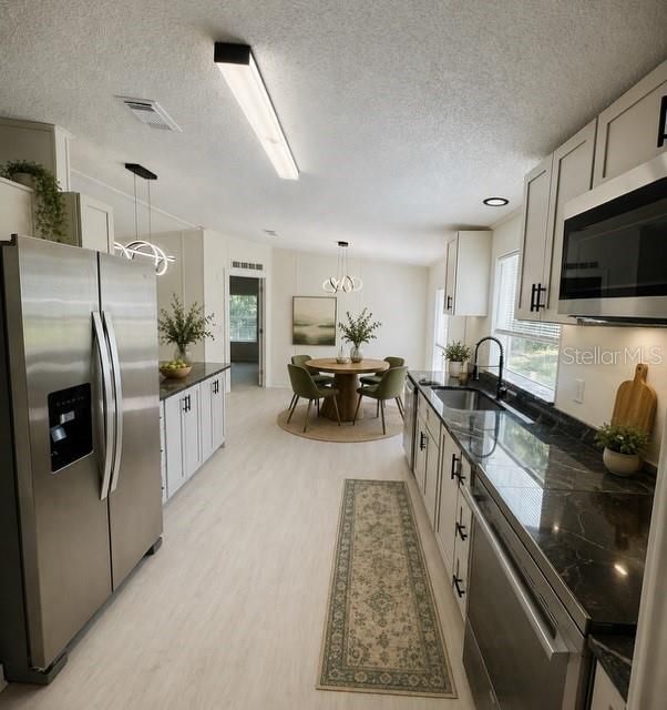 En Venta: $239,900 (3 camas, 2 baños, 1400 Pies cuadrados)