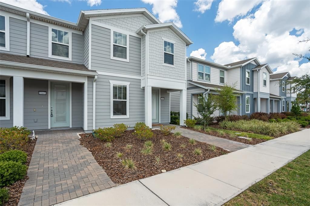 Active With Contract: $2,900 (4 beds, 3 baths, 1809 Square Feet)