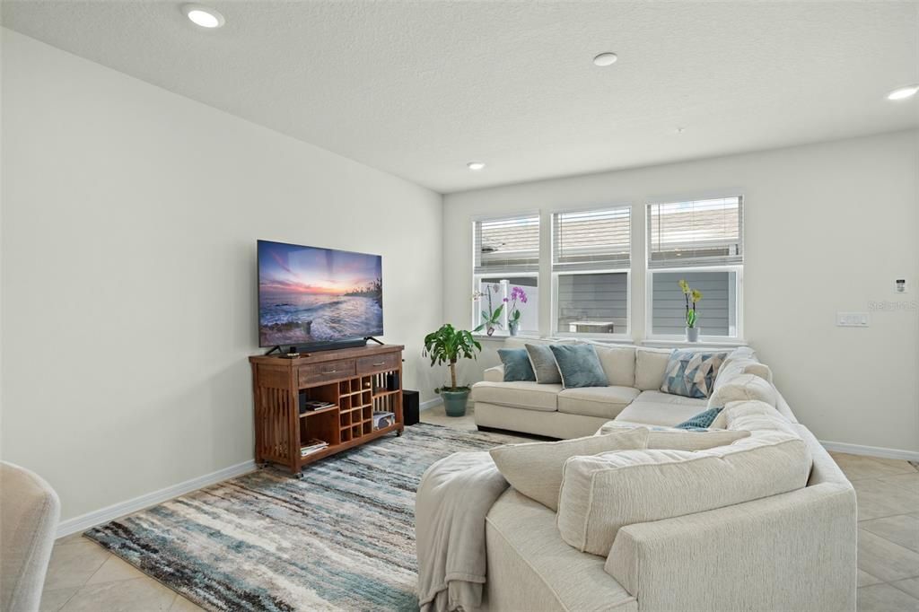 Active With Contract: $2,900 (4 beds, 3 baths, 1809 Square Feet)