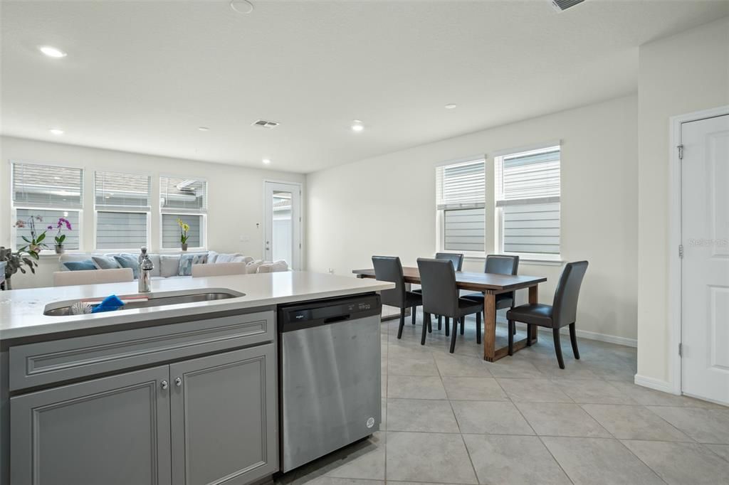 Active With Contract: $2,900 (4 beds, 3 baths, 1809 Square Feet)