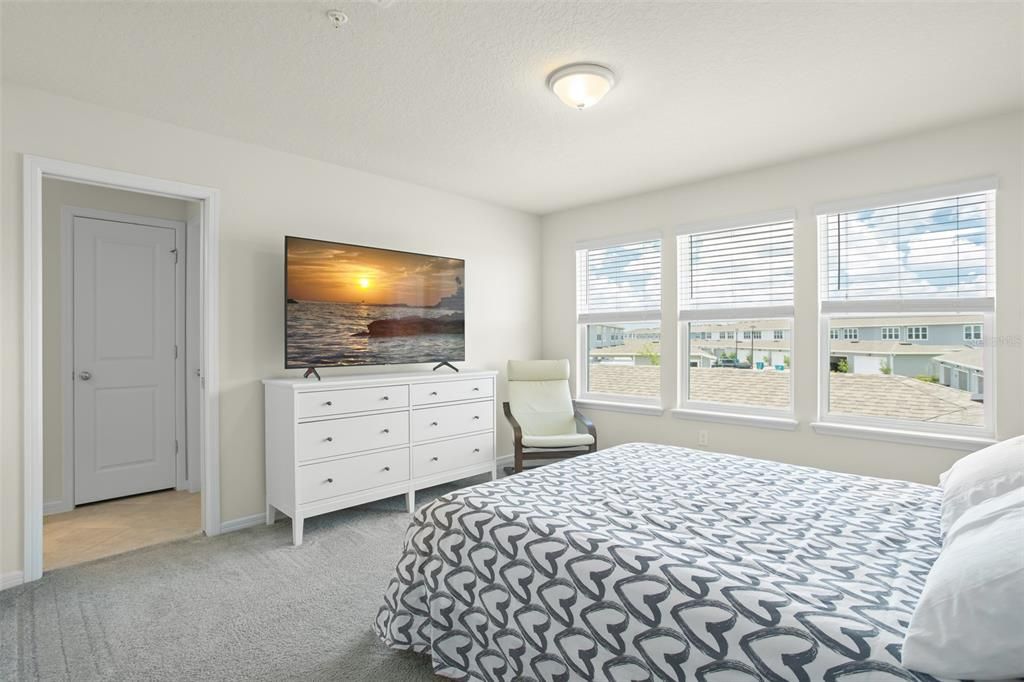 Active With Contract: $2,900 (4 beds, 3 baths, 1809 Square Feet)