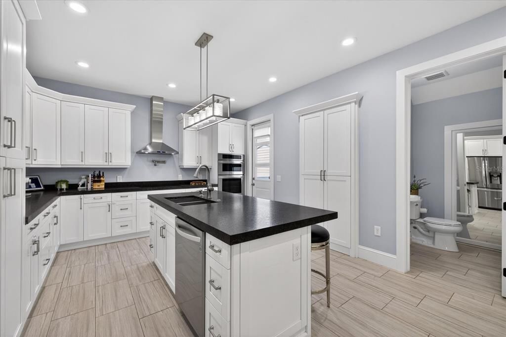 En Venta: $925,000 (4 camas, 3 baños, 2370 Pies cuadrados)