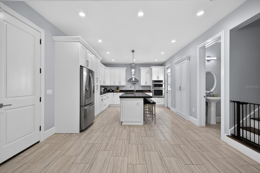 En Venta: $925,000 (4 camas, 3 baños, 2370 Pies cuadrados)