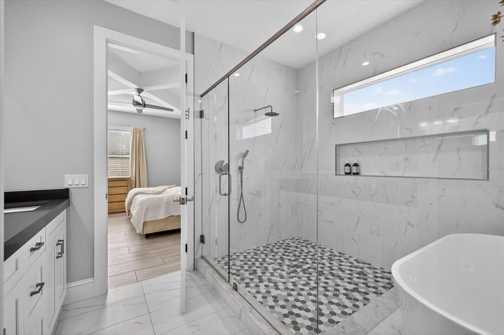 En Venta: $925,000 (4 camas, 3 baños, 2370 Pies cuadrados)